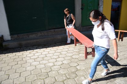 Las mujeres se colaboran cuando necesitan una mano.