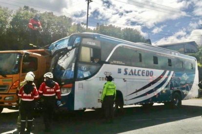 Este hecho sucedió en Cutuglagua, entre un bus y una volqueta.