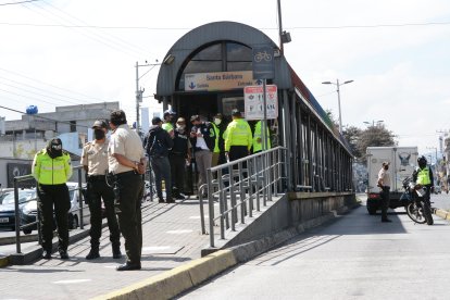 La parada Santa Bárbara es una de las más peligrosas según la ciudadanía. Dicen que se registran robos a diario.