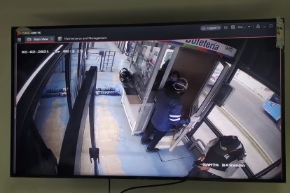 La cámara registró parte del hecho.