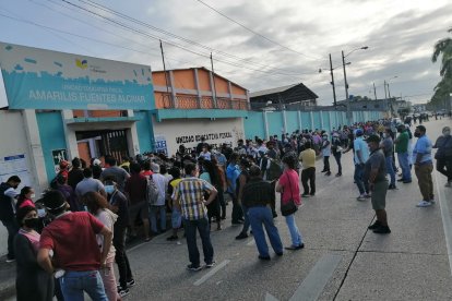 Exteriores del colegio Amarilis Fuentes, sur de Guayaquil.