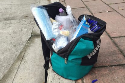 Una maleta con kits de bioseguirdad.