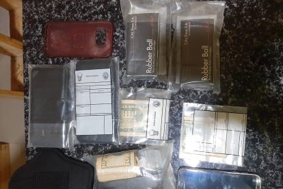 Parte de las evidencias halladas a los detenidos.