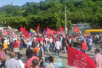 Alrededor de las 16:00, simpatizantes políticos impidieron la circulación vehicular.