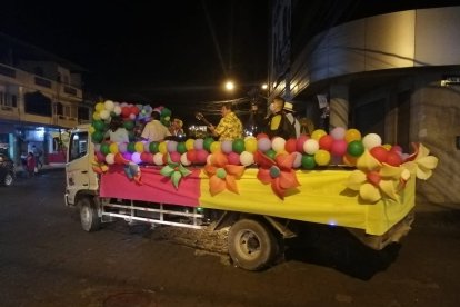 La fiesta carnavalera recorrió los diferentes barrios.
