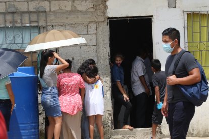 amiliares consternados por su deceso.