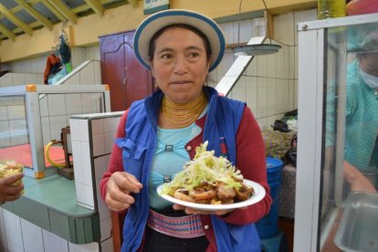 El hornado no puede faltar en la mesa por el carnaval.