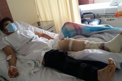 Humberto Flores también fue rescatado. Él resultó con una pierna fracturada.