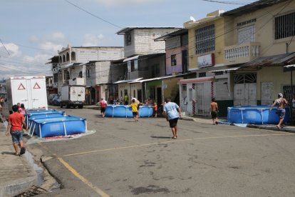 Parte del agua se desperdició en el llenado de las piscinas.

PERIODISTA : JOSE PIZZA 

FECHA : 16/02/2021 

Agencia (ag-extra)