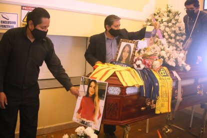 Álex Valverde, primo de la jugadora, se despide de ella con una foto.