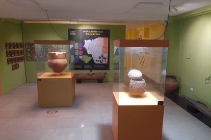 En el muso de Puyo tienen vasijas funerarias hechas de barro amazónico, piezas de piedra y herramientas manuales usadas por los aborígenes de Pastaza.