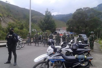 El resguardo se reforzó en los alrededores de la cárcel en Cuenca.