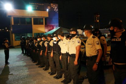 Policías y Militares controlan la situación en el centro penitenciario.