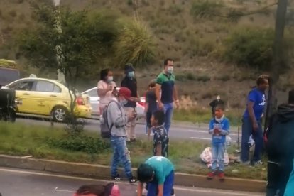 El niño habría muerto en el acto, luego de que la camioneta se volcara.