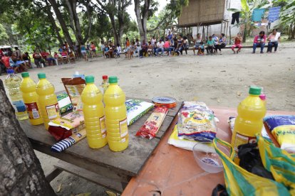 Vecinos y amigos colaboraron con premios para el bingo.