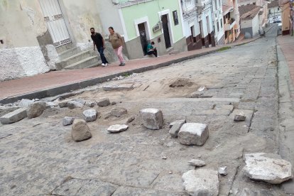 Las piedras están expuestas.