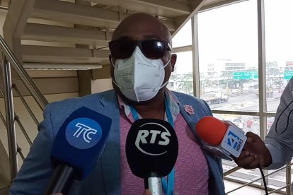 El 26 de febrero, Richard Barker, denunció haber recibido mensajes de amenazas.