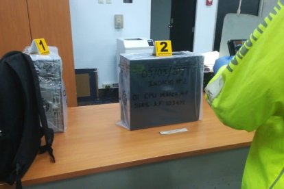 Se decomisaron equipos tecnológicos.