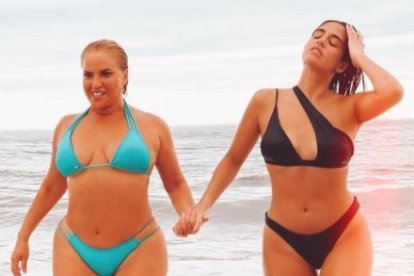 Carla Sala y Carla Bruno, madre e hija, luciendo trajes diseñados por la popular bailarina y ex aniimadora de televisión