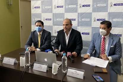 El director del IESS, Ron,