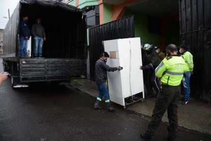 La Policía recupera los artefactos en un taller ubicado en el sur de Quito.