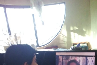 Pedro solo conoce virtualmente a sus compañeros de universidad.