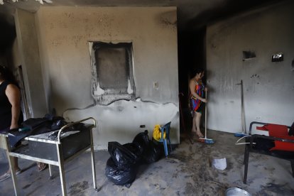 Así quedó el interior del departamento donde se registró la emergencia.