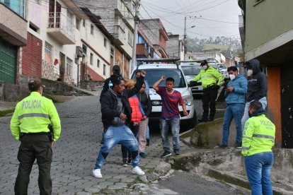 Testigos del hecho narraban cómo fue apuñalado su amigo.
