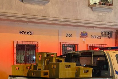 En el interior de estos espacios ilegales se comercializan bebidas alcohólicas.