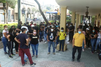 Las aglomeraciones persisten, al igual que el mal uso de mascarillas.