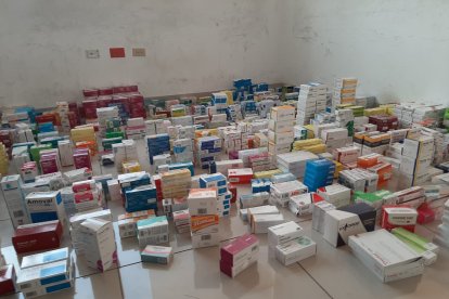 Esta es parte de la medicina que incautó la Policía luego de un allanamiento efectuado en el suburbio de la ciudad.