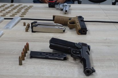 Las armas requisadas a los supuestos antisociales.