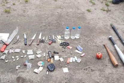 Se decomisaron armas blancas y sustancias sujetas a fiscalización.