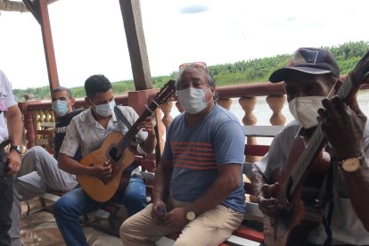 Con requintos entonaron temas de Calero.