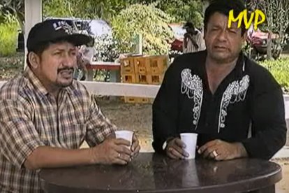 Los cantantes en una de las grabaciones de su vídeo musical en Vinces.