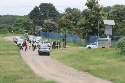 La mujer fue hallada en la vía Perimetral, en el norte de Guayaquil.
