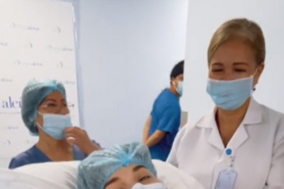 Salida de Romina del quirófano.