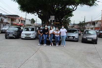 La modelo y actriz es socia de la empresa de taxis conformada por doce mujeres.