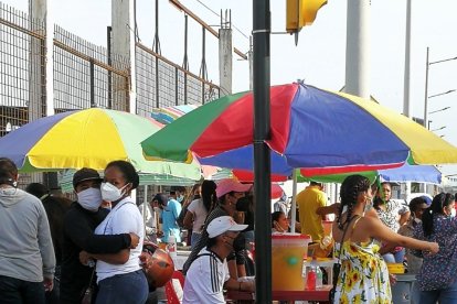 Los mercachifles esperan ser los 'ganadores' de estas contiendas, en Playas.