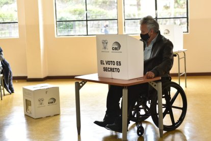 El presidente votando durante las elecciones de la segunda vuelta.