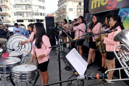 Las Pioneras del Austro, la única agrupación femenina que funciona como banda de pueblo.