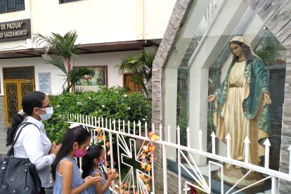 Mercedes Santur fue con sus hijas para rezar por los siguientes cuatro años de gobierno.