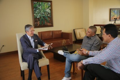 Lasso en la entrevista con los periodista de EXTRA, Vicente Tagle y Jerson Ruiz.