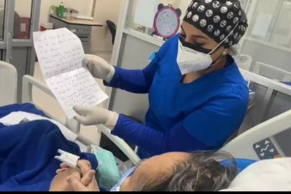 Con la lectura de las misivas, los pacientes se sienten cerca de sus familiares.