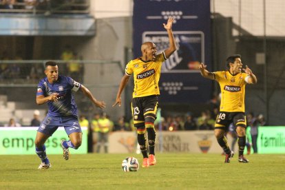 Pedro Quiñónez (i) jugó en Emelec desde 2010 al 2019.
