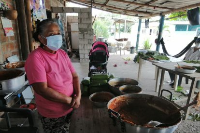 Unas ochos libras de maní emplean en el refrito.