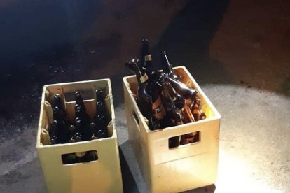 En la fiesta de Calderón se decomisaron varias botellas de cerveza.