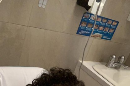 Los gastos de la enfermedad se le han hecho imposibles de costear.