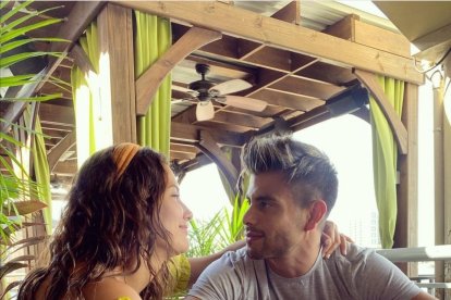 Alejandra Jaramillo junto a su difunto novio Efraín Ruales.