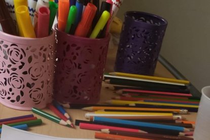 En los hospitales aprendió a dibujar y tejer. Con ese material quiere hacer una exposición. También está escribiendo su libro autobiográfico.